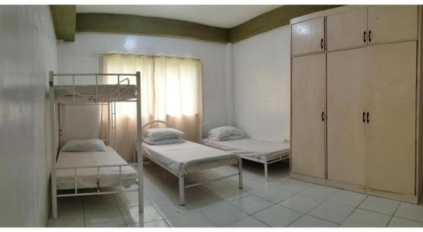 Oyo 800 Ddd Habitat Dormtel Bacolod Hotell Eksteriør bilde